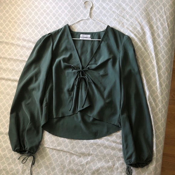 Urban Outfitters long puff sleeve cropped blouse - Picture 2 of 5